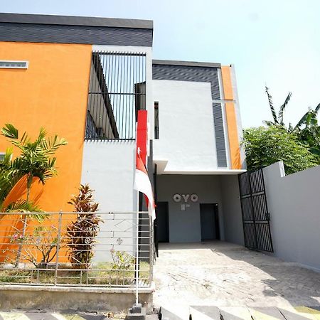Oyo 1316 Mentari Family Homestay Probolinggo Esterno foto