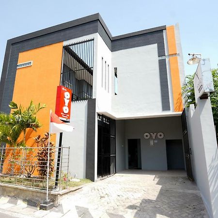 Oyo 1316 Mentari Family Homestay Probolinggo Esterno foto