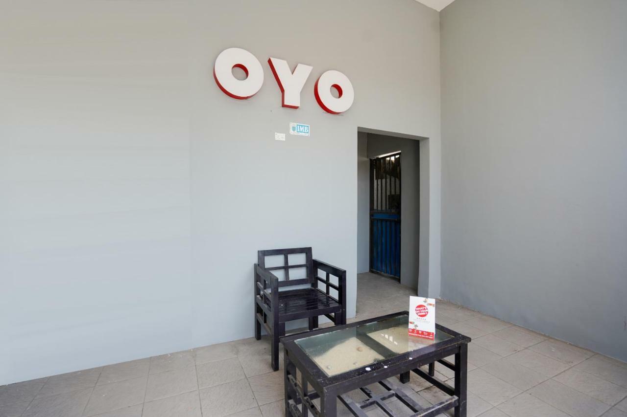 Oyo 1316 Mentari Family Homestay Probolinggo Esterno foto