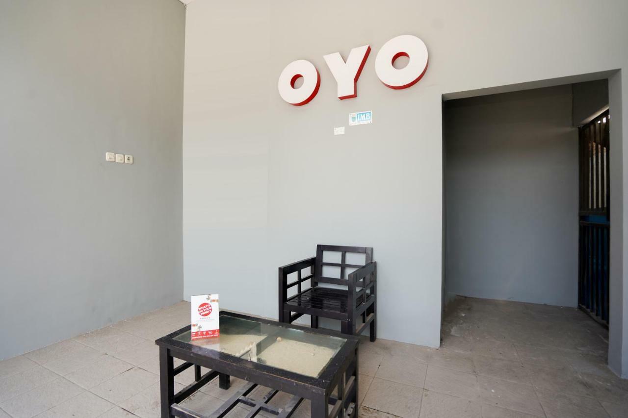 Oyo 1316 Mentari Family Homestay Probolinggo Esterno foto