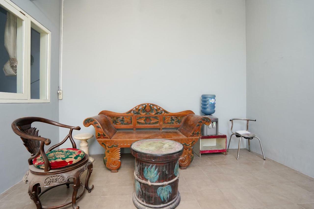 Oyo 1316 Mentari Family Homestay Probolinggo Esterno foto