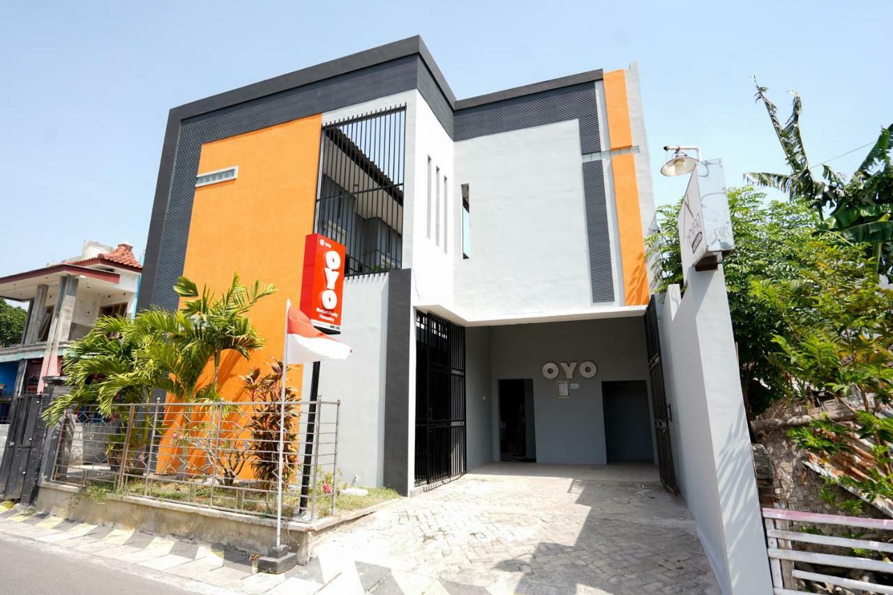 Oyo 1316 Mentari Family Homestay Probolinggo Esterno foto