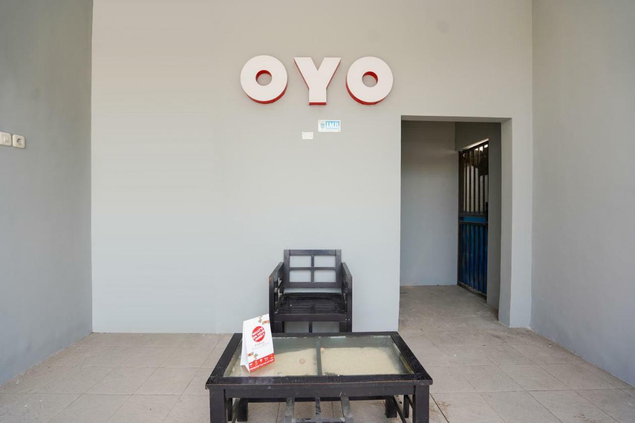 Oyo 1316 Mentari Family Homestay Probolinggo Esterno foto
